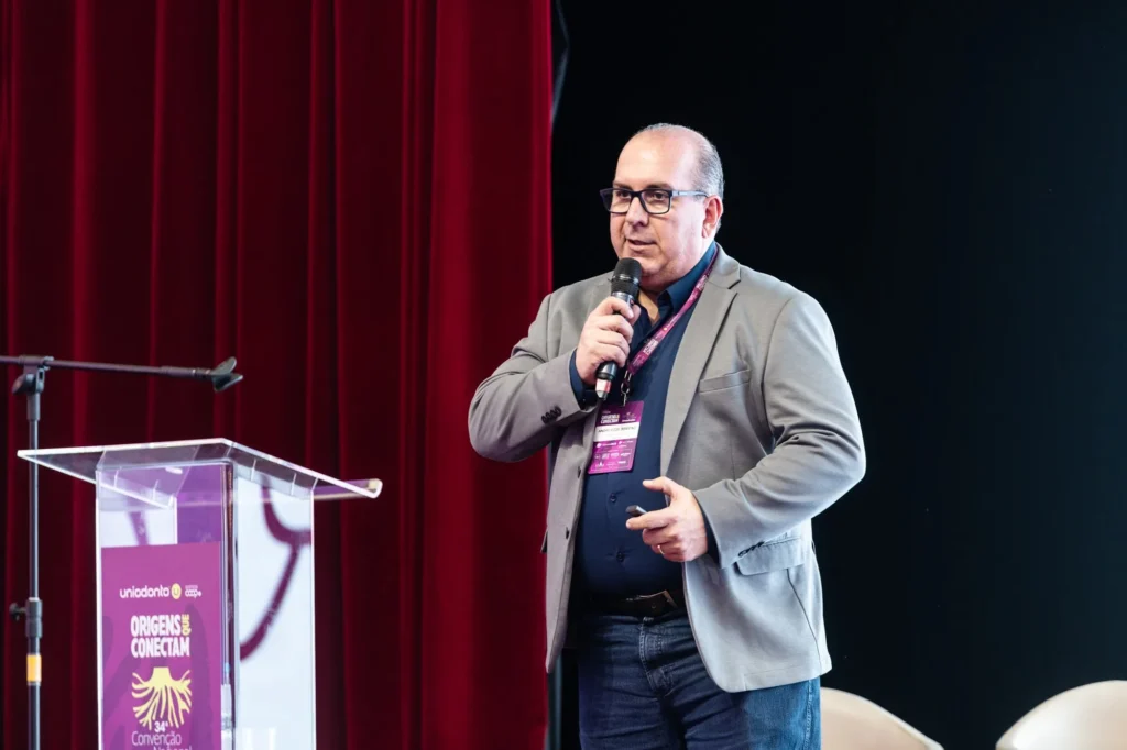 Dr. André Fizzei Zeferino apresenta o programa QualiRede da Uniodonto Campinas.