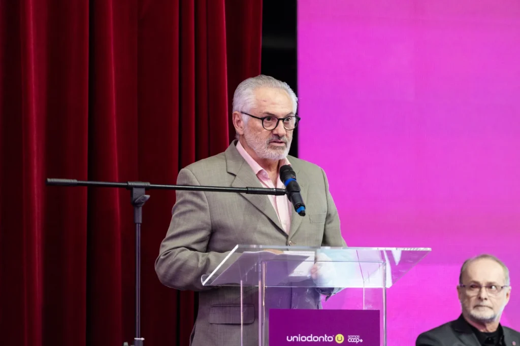 Darci Hartmann, presidente do Sistema Ocergs, durante a solenidade.