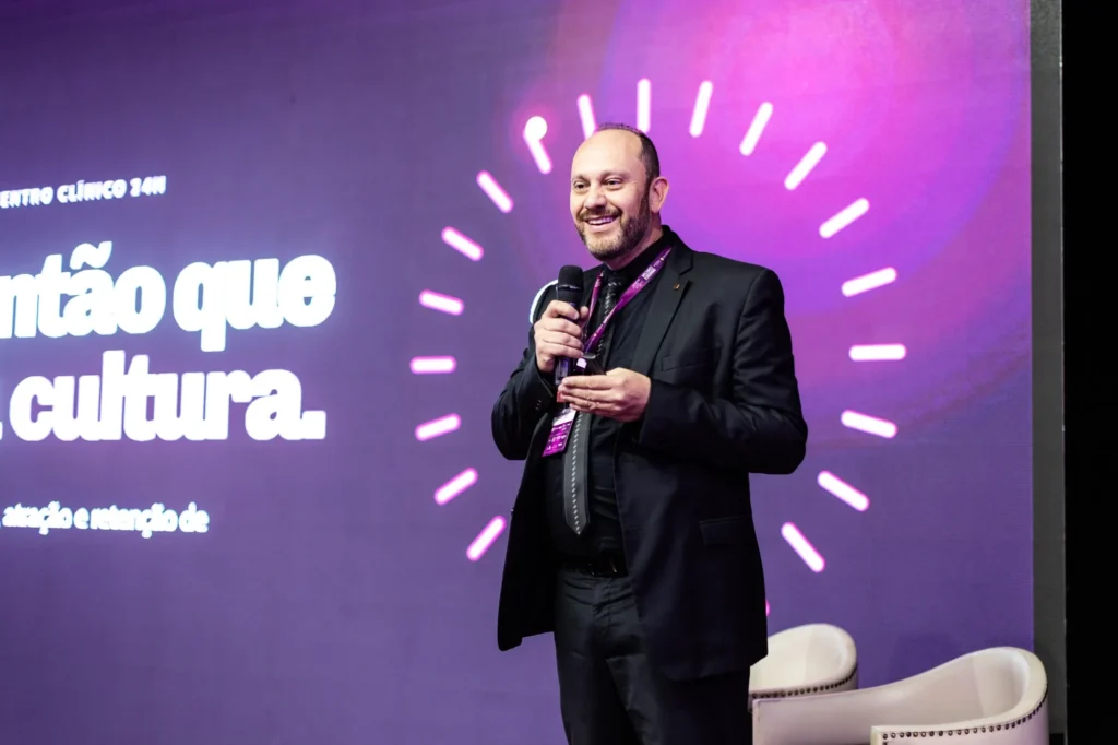 Dr. Ricardo Manoel Lourenço apresenta o Centro Clínico 24h da Uniodonto Minas.